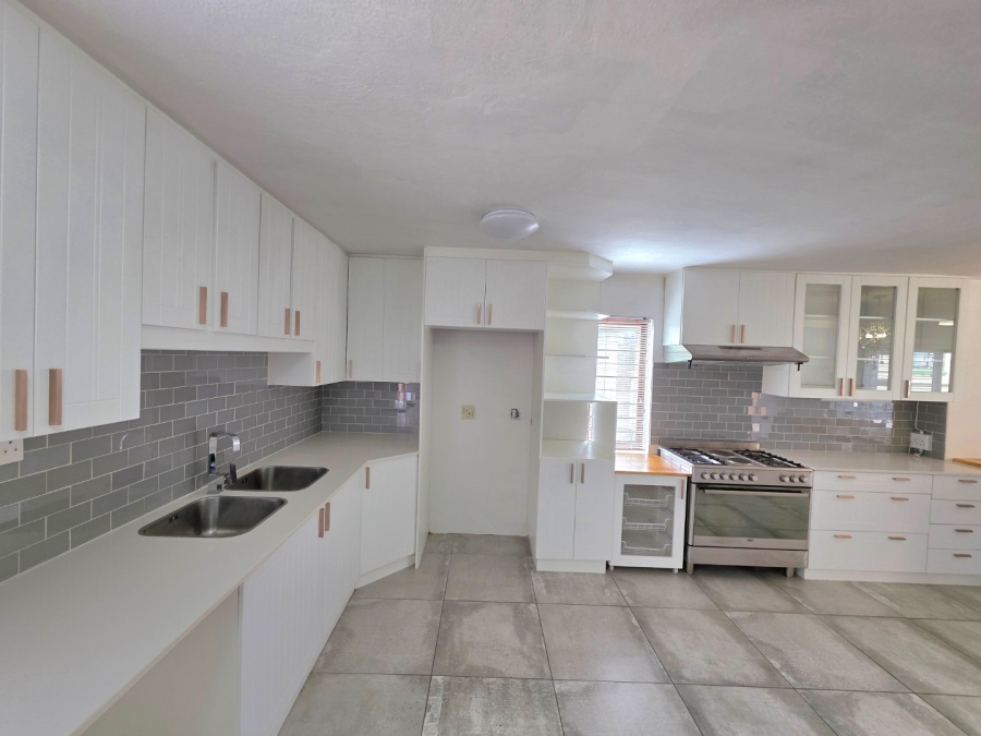 To Let 4 Bedroom Property for Rent in Hospitaalheuwel Free State